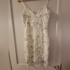 NWOT Olive Tree, White and silver lace floral bodycon dress size L